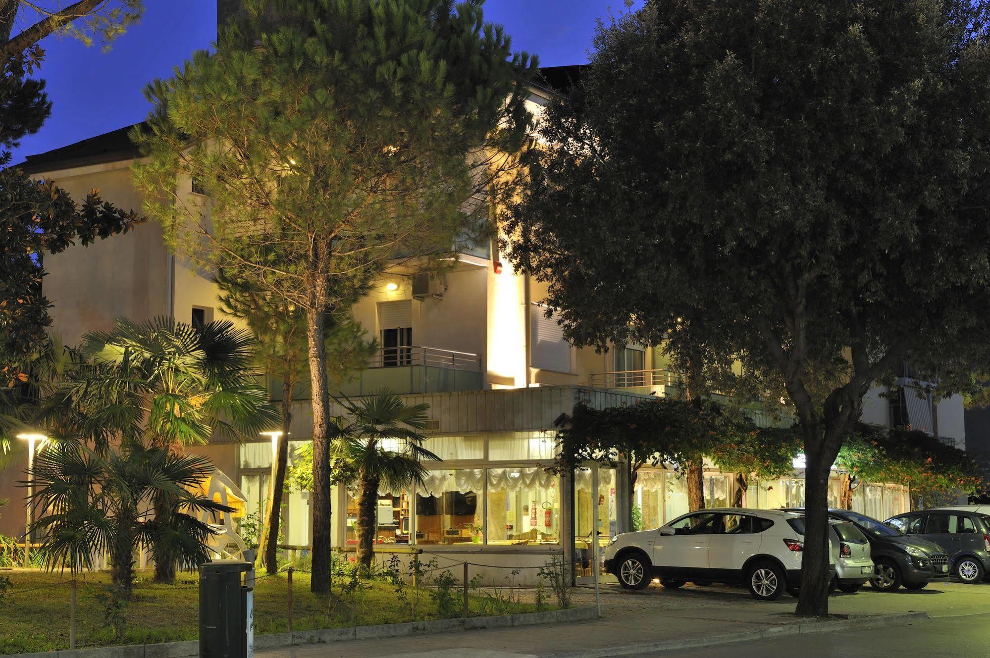 Hotel Mimosa Lignano Sabbiadoro Exterior foto